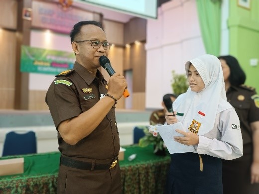 Jaksa Masuk Sekolah di SMP Negeri 1 Surakarta
