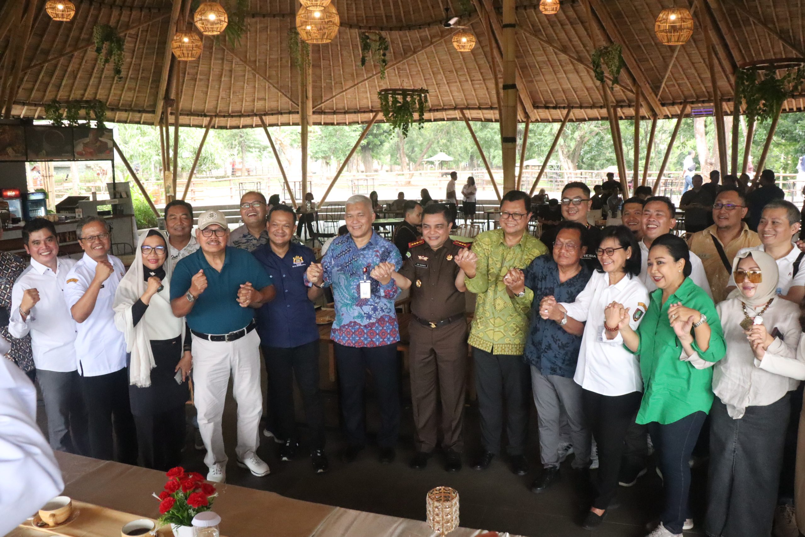 Coffee Morning dengan Tema “Dunia Usaha Solo 2024 Tantangan, Peluang dan Harapan”