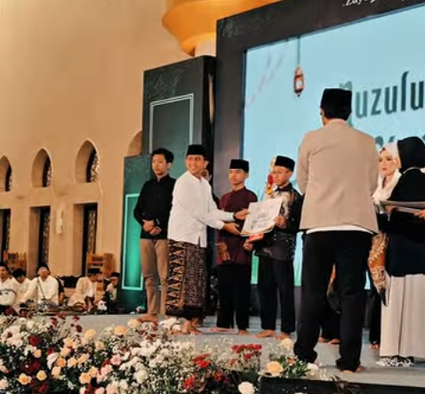 Peringatan Nuzulul Qur’an dan Haul Sheikh Zayed Al Nahyan di Masjid Raya Sheikh Zayed Solo