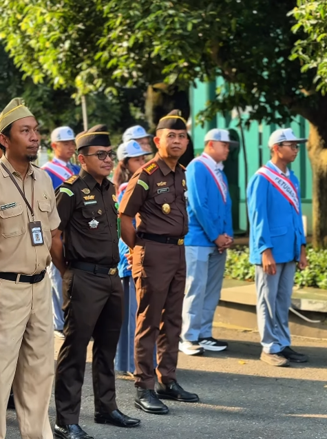 Apel Pagi Bersama Kepala Kejaksaan Negeri Surakarta di SMK Negeri 8 Surakarta