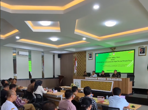 Entry Meeting dan Penandatanganan Pakta Integritas Pengamanan Pembangunan Strategis Tahun Anggaran 2026 terkait paket pekerjaan Layanan Buy The Service (BTS) dan Meterisasi PJU Kota Surakarta bersama Dinas Perhubungan Kota Surakarta