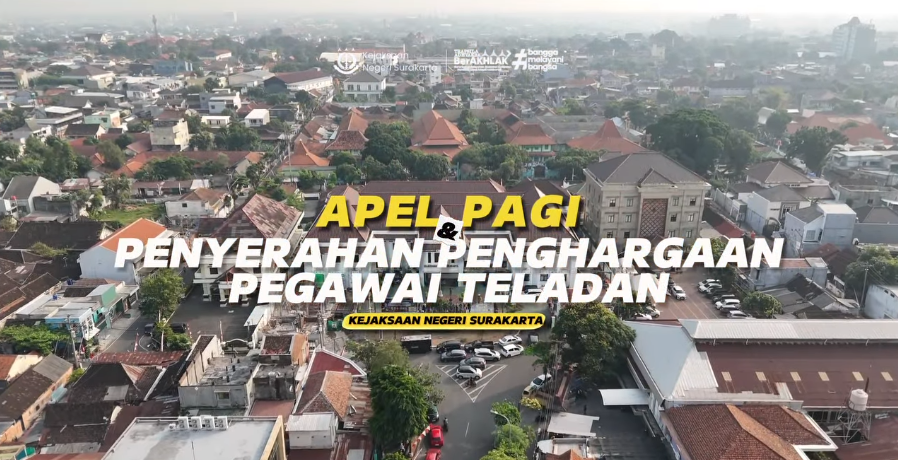 Apel Pagi dan Penyerahan Penghargaan Pegawai Teladan Kejaksaan Negeri Surakarta